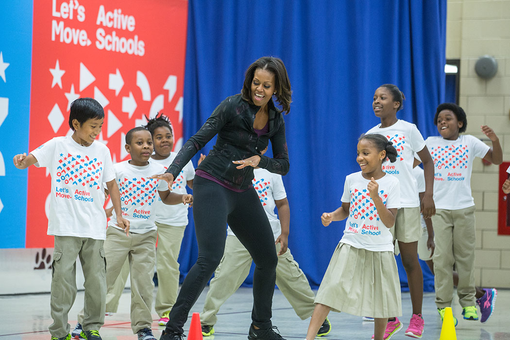 http://letsmove.obamawhitehouse.archives.gov/sites/letsmove.gov/files/image/image_file/P090613CK-0326.First%20Lady%20Activity.jpg