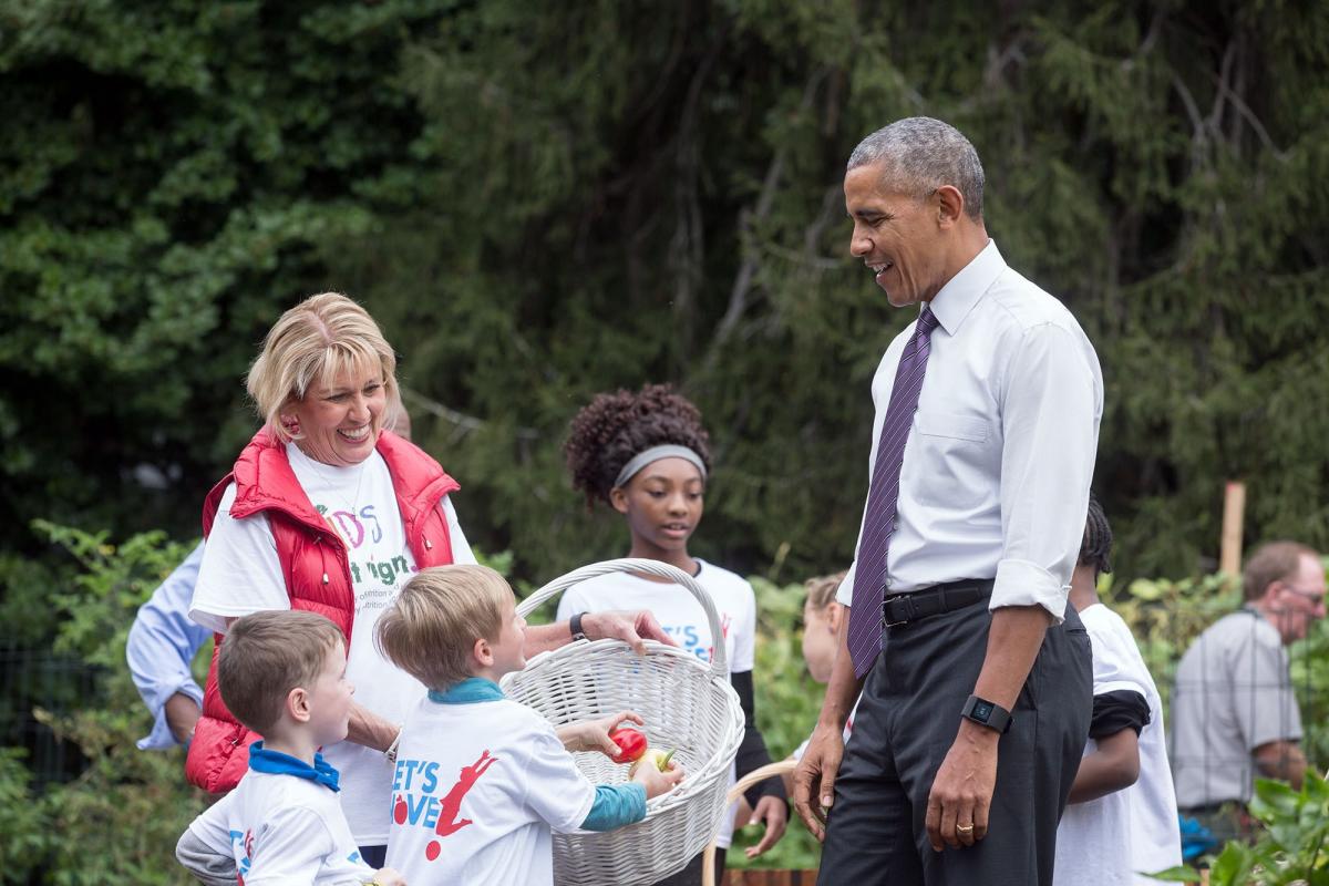President Obama visits White House Kitchen Garden