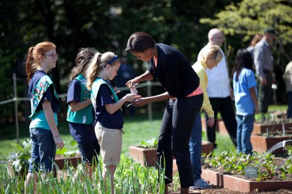 First Lady Michelle Obama gives seeds to girls from Girl Scout Troop 60325 in Fairport, N.Y. in the White House Kitchen Garden