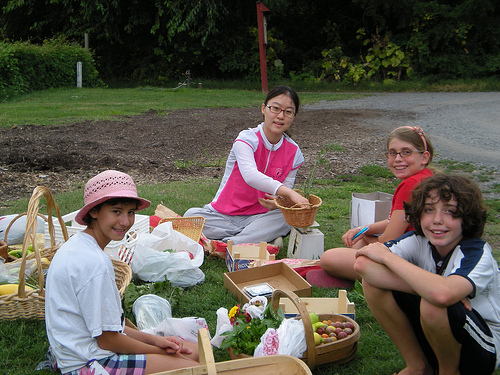 Youth garden volunteers