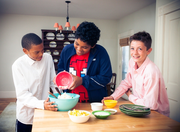 Children making ensalada de nochebuena