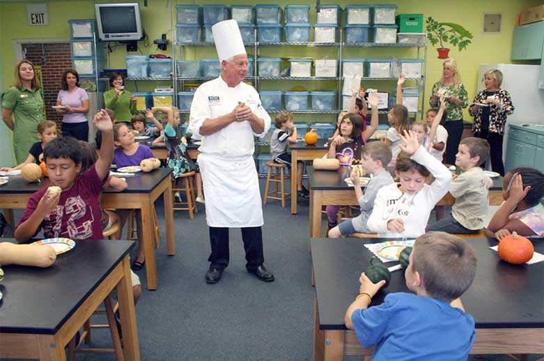 Chefs Move to Schools
