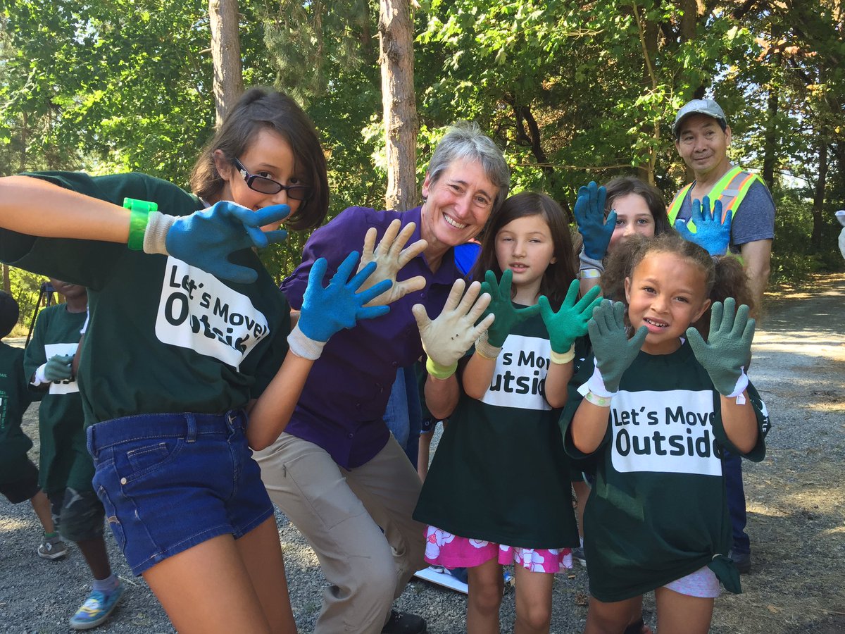 U.S. Secretary of the Interior Sally Jewell launched Let’s Move! Outside in Seattle, Washington last week, making it the 51st Let’s Move! Outside city in the United States. 